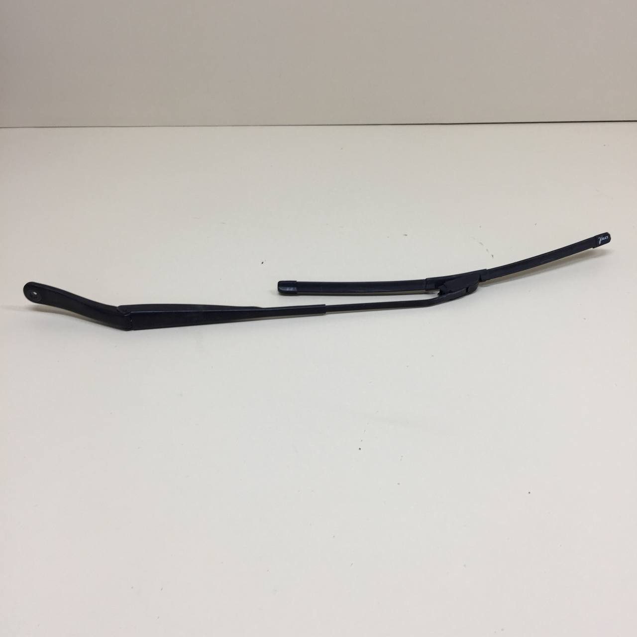 Поводок стеклоочистителя передний правый Renault Duster (HSA, HSM) 2012>