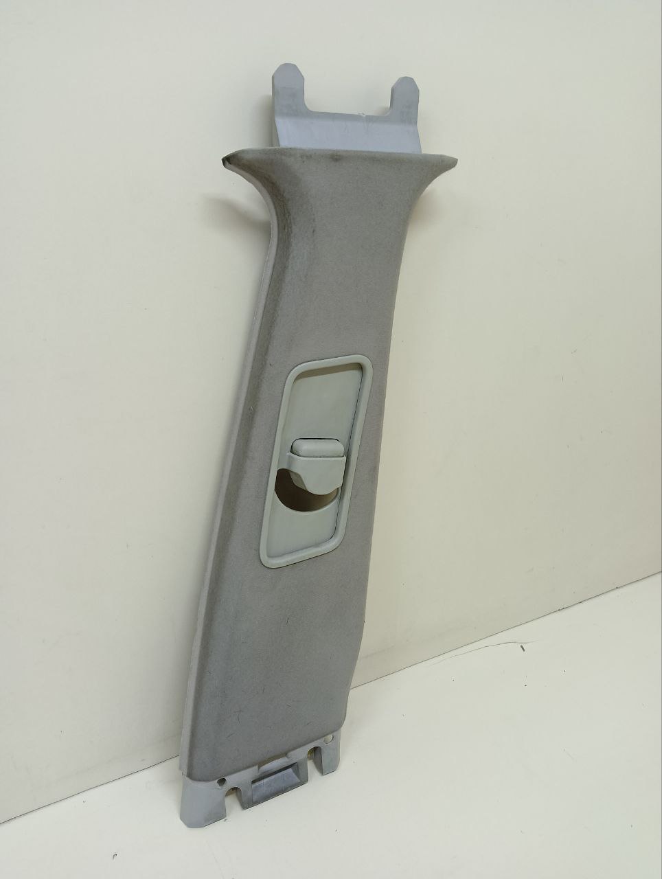 Обшивка стойки Land Rover Discovery 3 2004-2009