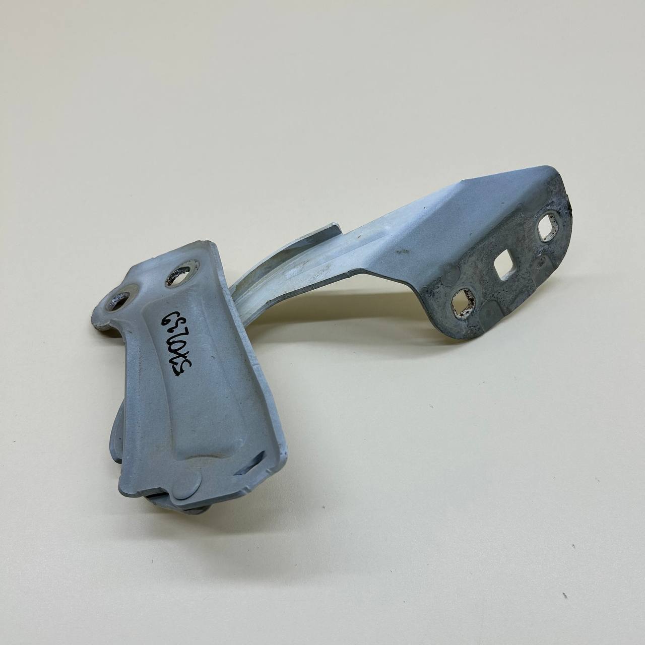 Петля капота левая Ford Focus 3 2011>