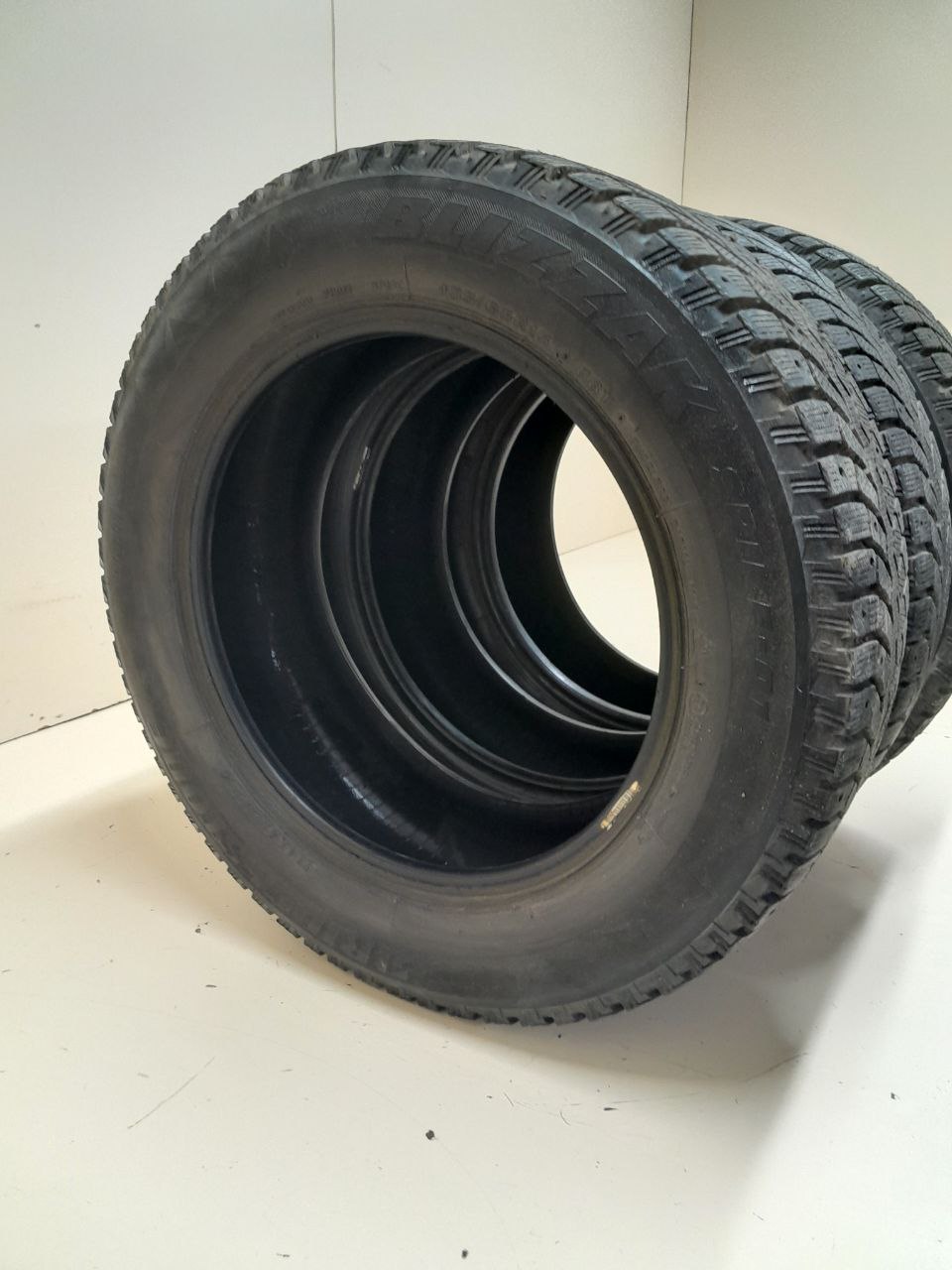 Шины R15 Зимние шипованные Bridgestone Blizzak Spike-01 Шины R15 Зимние шипованные Bridgestone Blizzak Spike-01