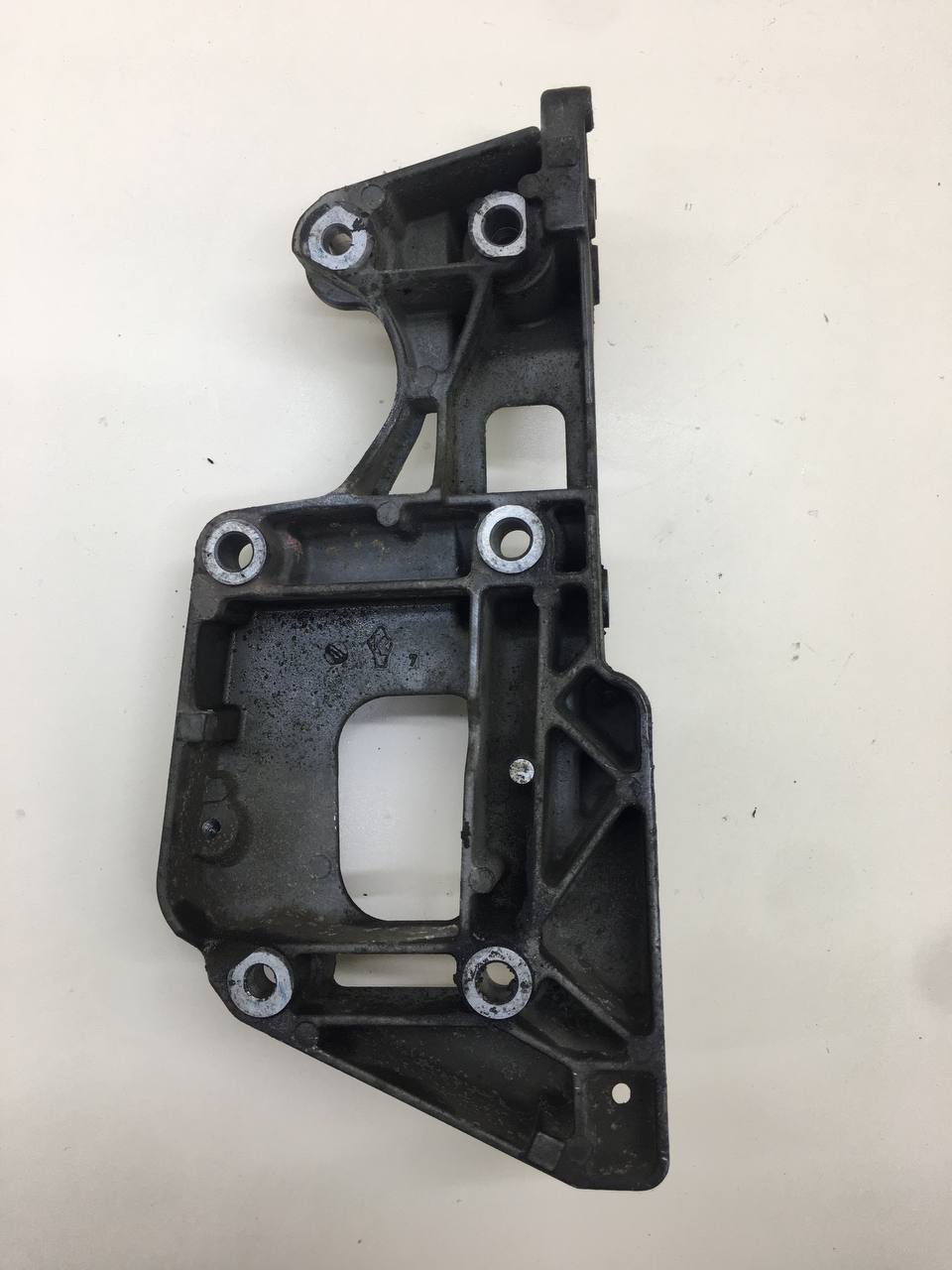 Кронштейн генератора Skoda Octavia (A5 1Z-) 2004-2013 Кронштейн генератора Skoda Octavia (A5 1Z-) 2004-2013