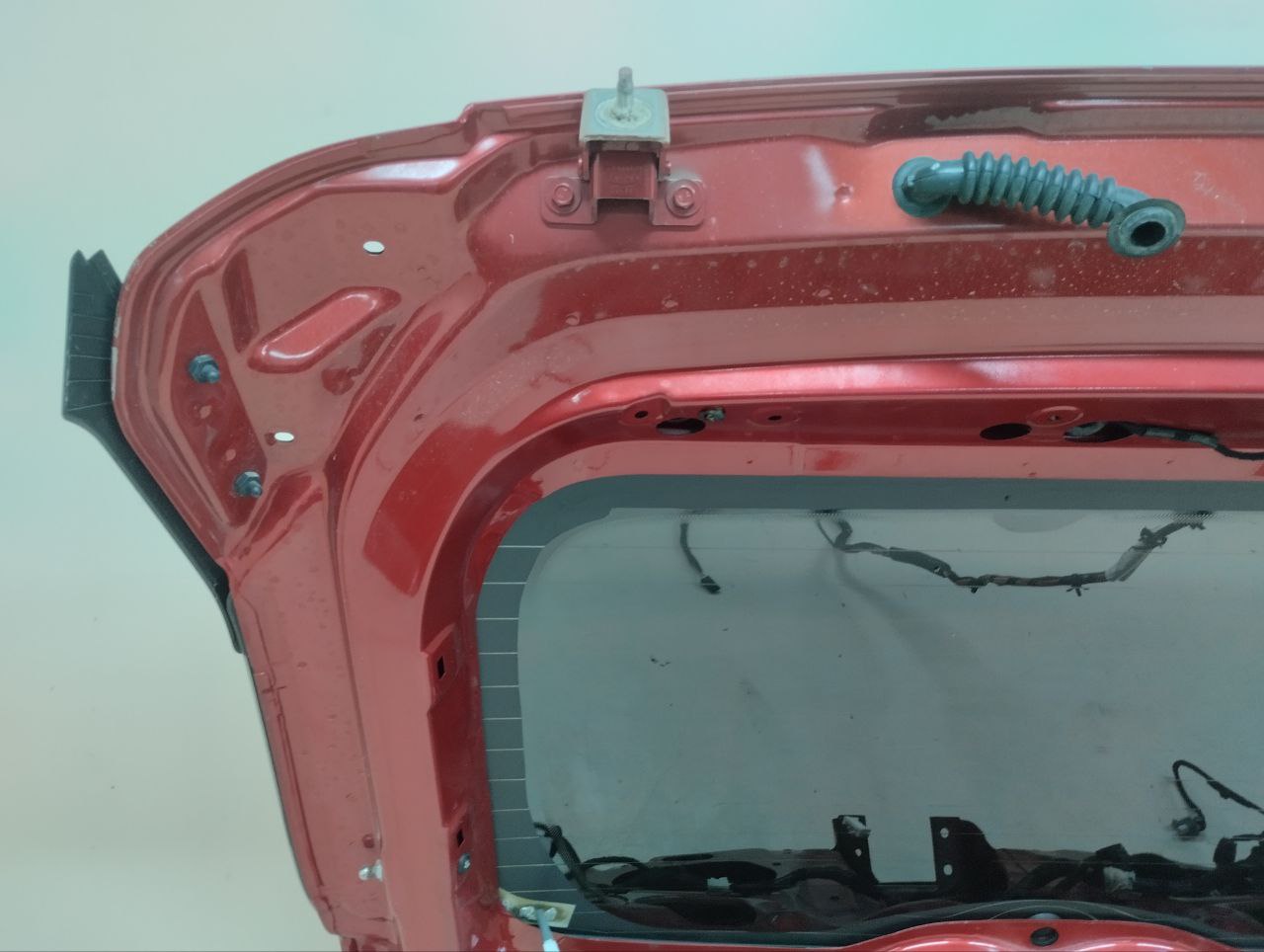 Дверь багажника со стеклом Lada Vesta 2015>