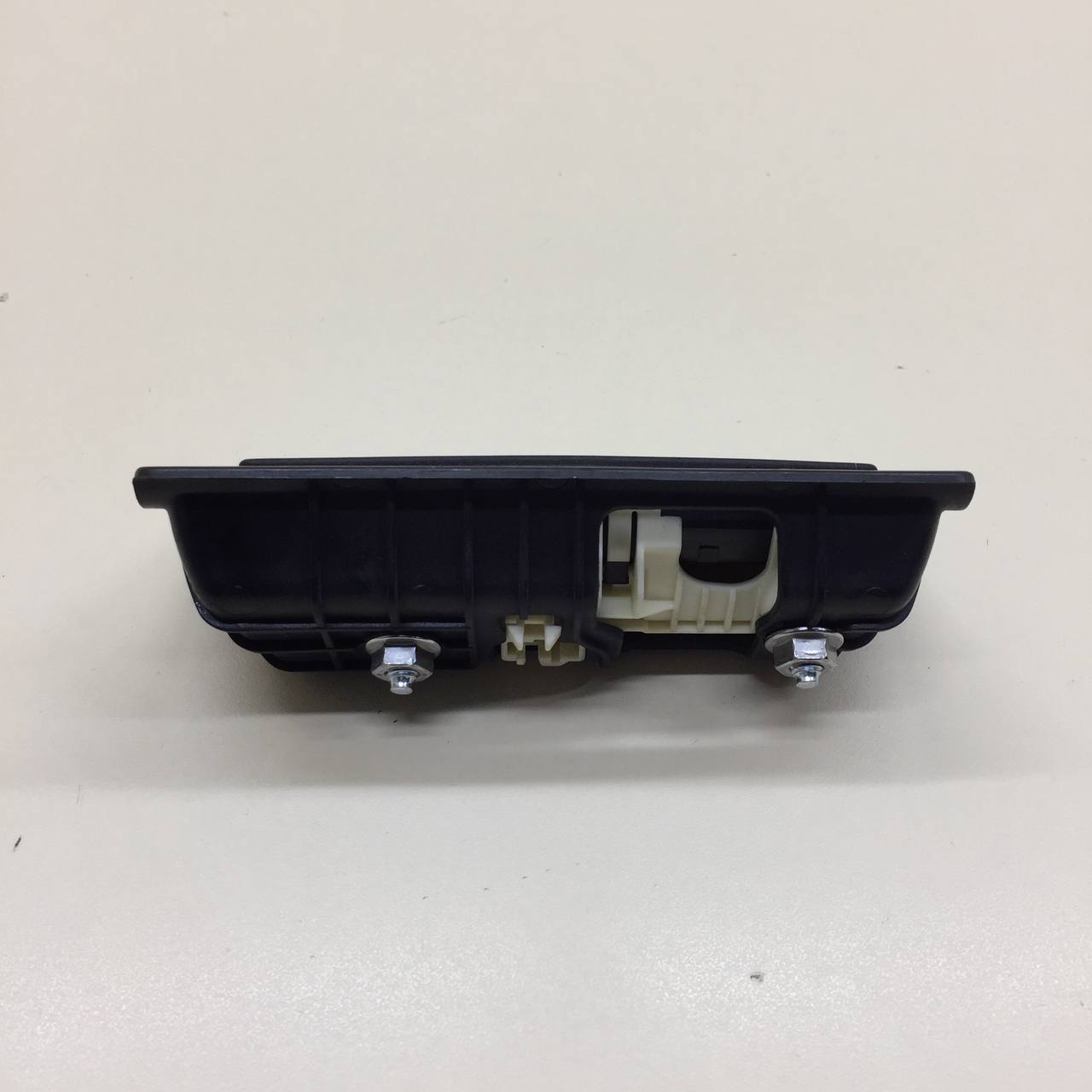 Кнопка открывания багажника Volkswagen Jetta (A6) 2010-2019 Кнопка открывания багажника Volkswagen Jetta (A6) 2010-2019
