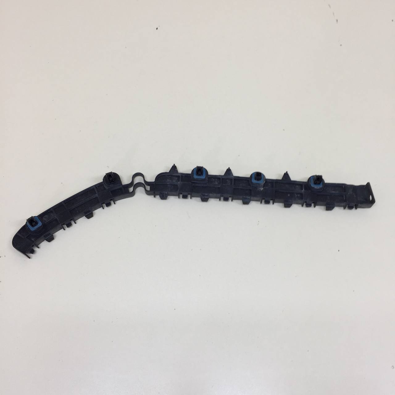 Кронштейн заднего бампера правый Mitsubishi Outlander (GF) 2012>