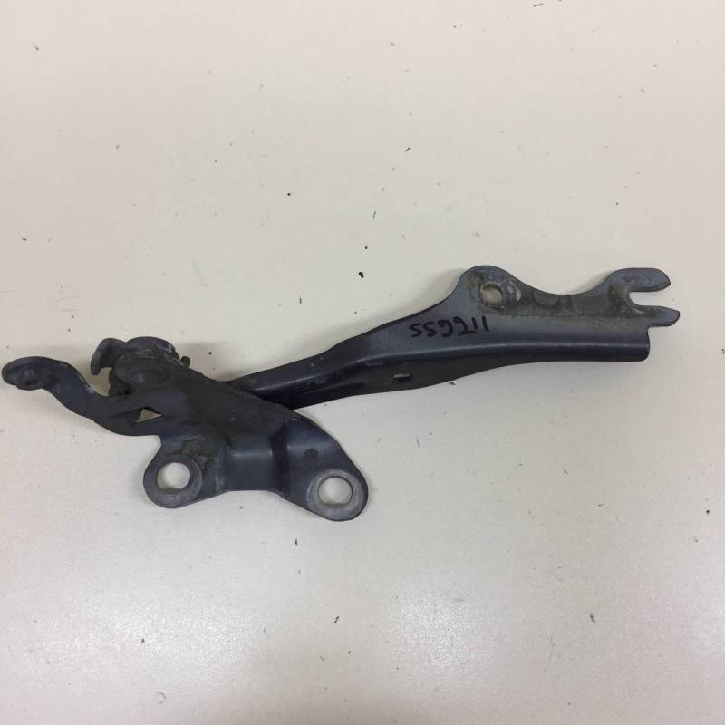 Петля капота правая Mazda Mazda 6 (GG) 2002-2007 Петля капота правая Mazda Mazda 6 (GG) 2002-2007
