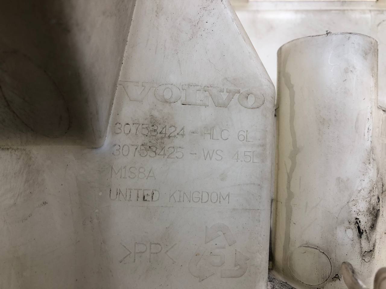 Бачок омывателя лобового стекла Volvo XC60 2008-2017