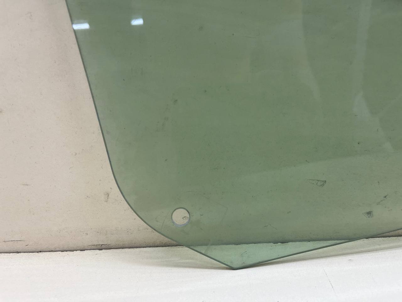 Стекло двери задней правой Lada  X-RAY Cross 2018 >