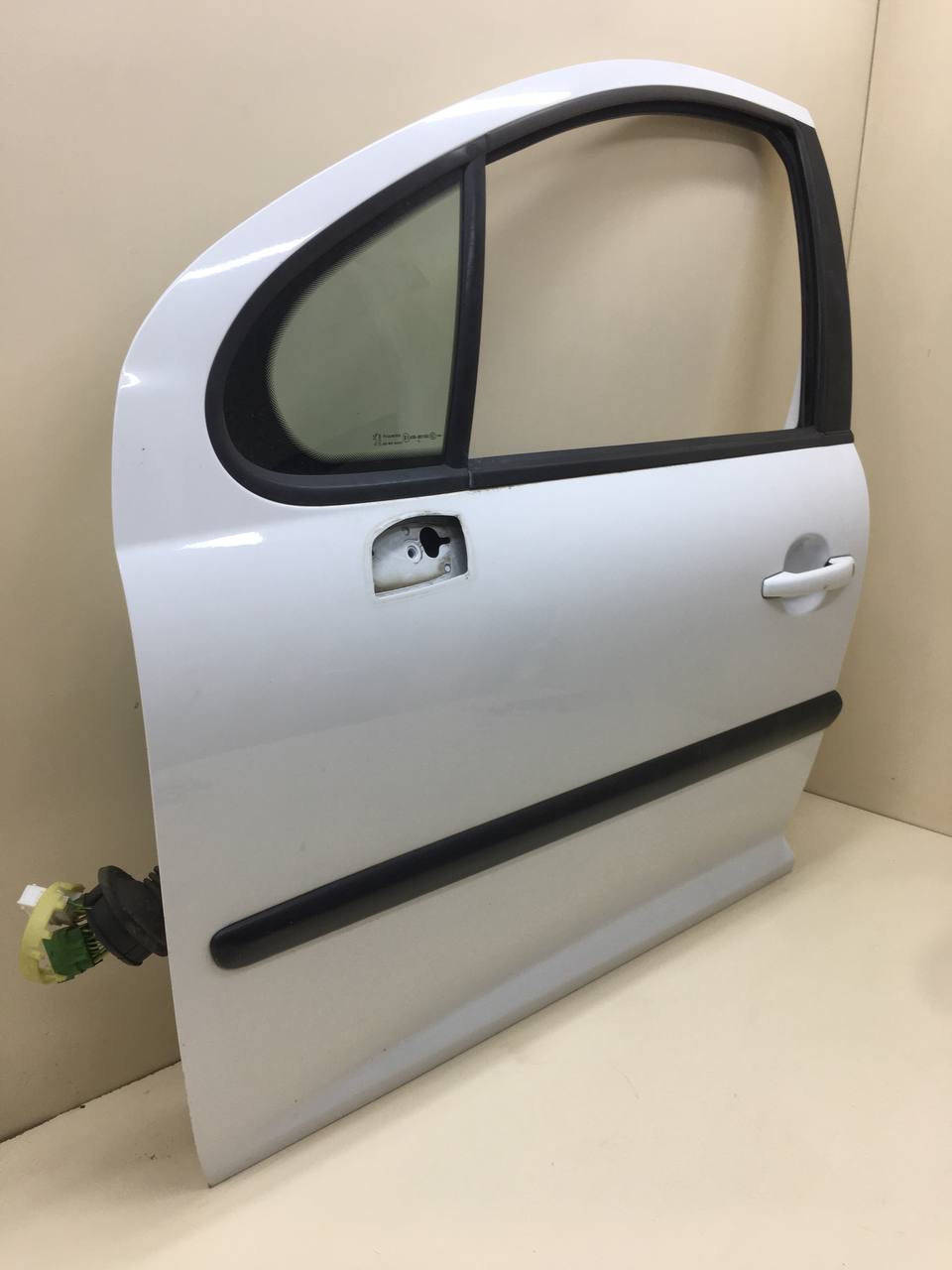 Дверь передняя левая Peugeot 207 2006-2013