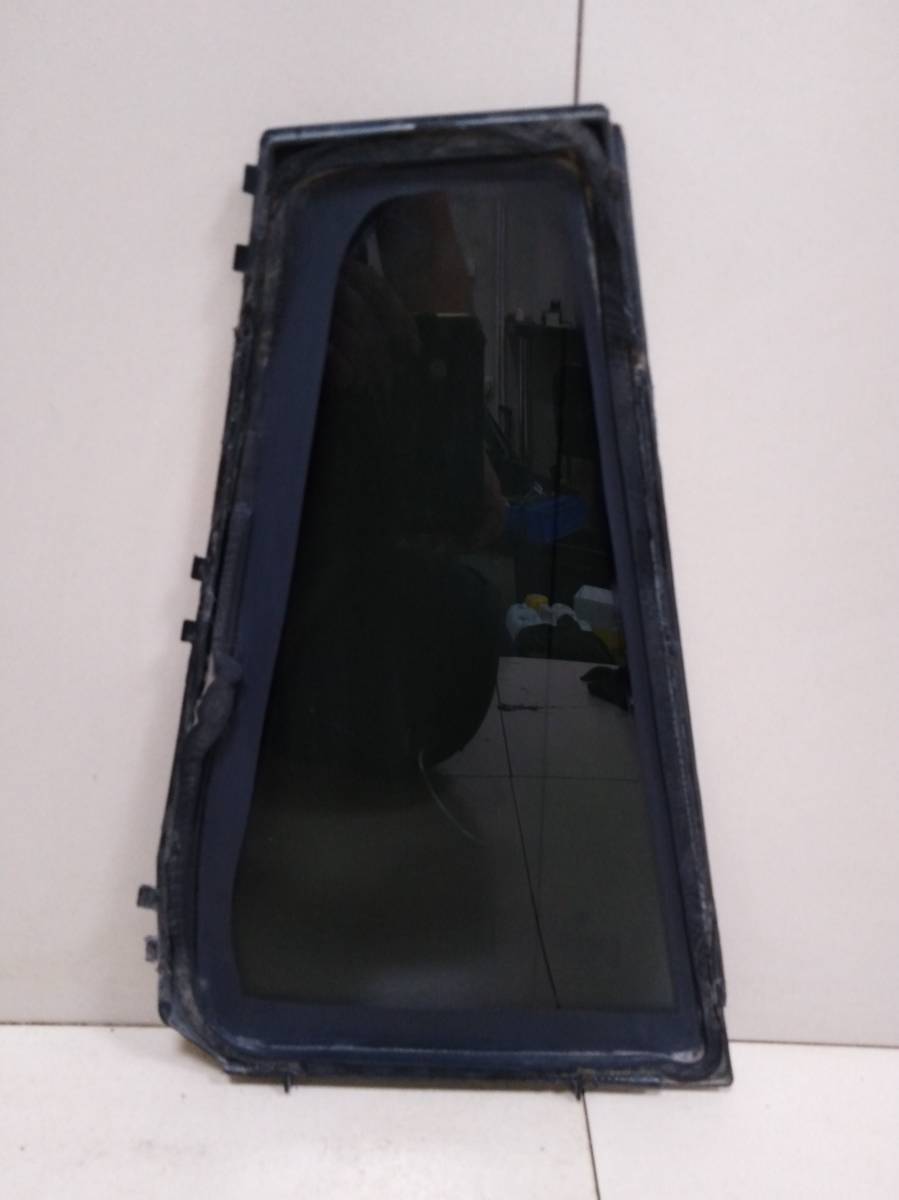Стекло двери задней левой (форточка) BMW X3 E83 2004-2010