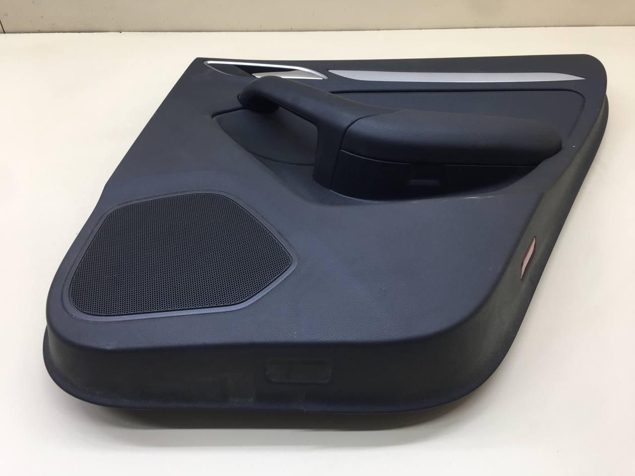 Обшивка двери задней правой Audi Audi Q3 (8U) 2012>