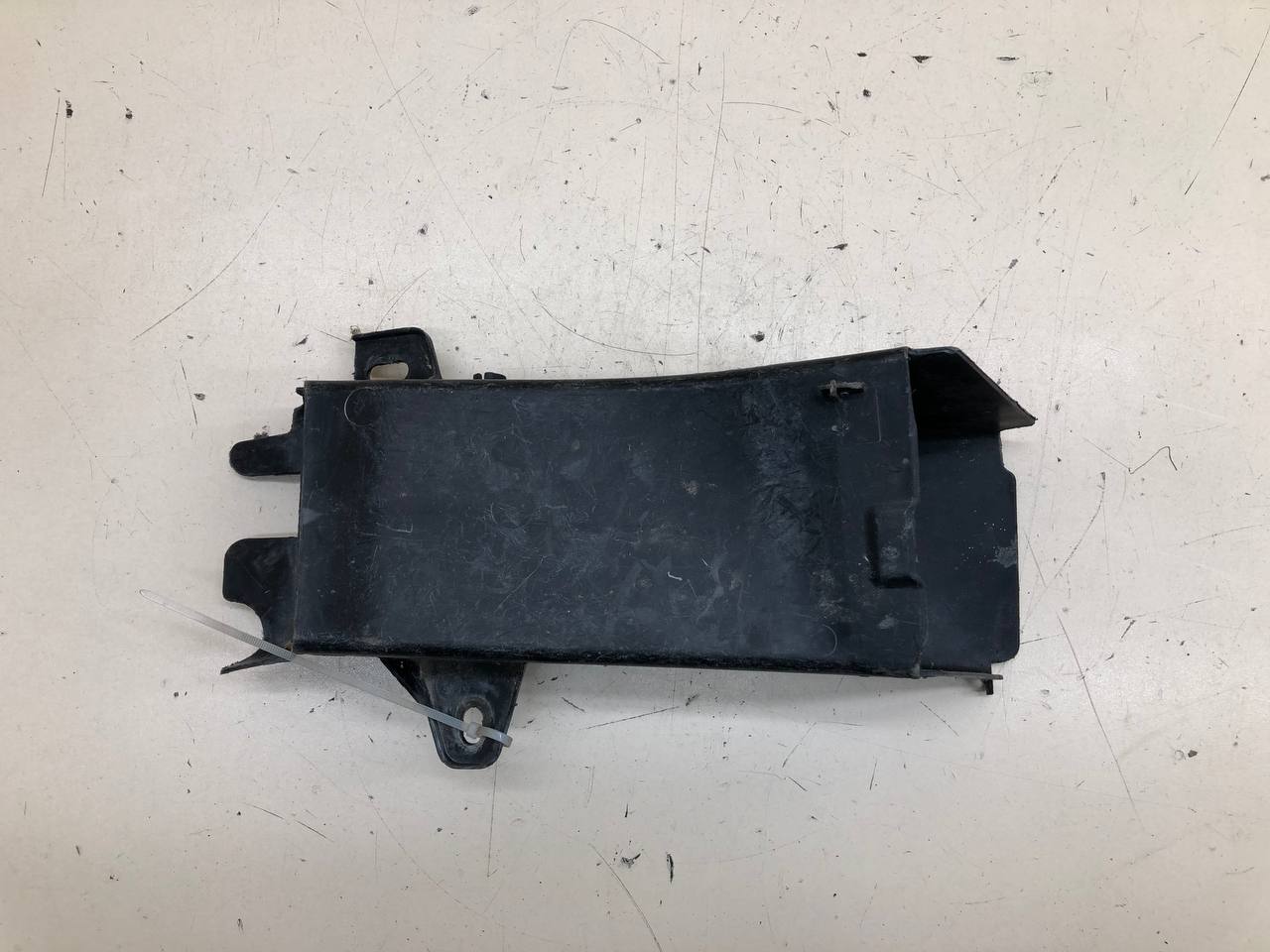 Воздухозаборник (внутри) BMW 7-Series F01,F02  2008-2015