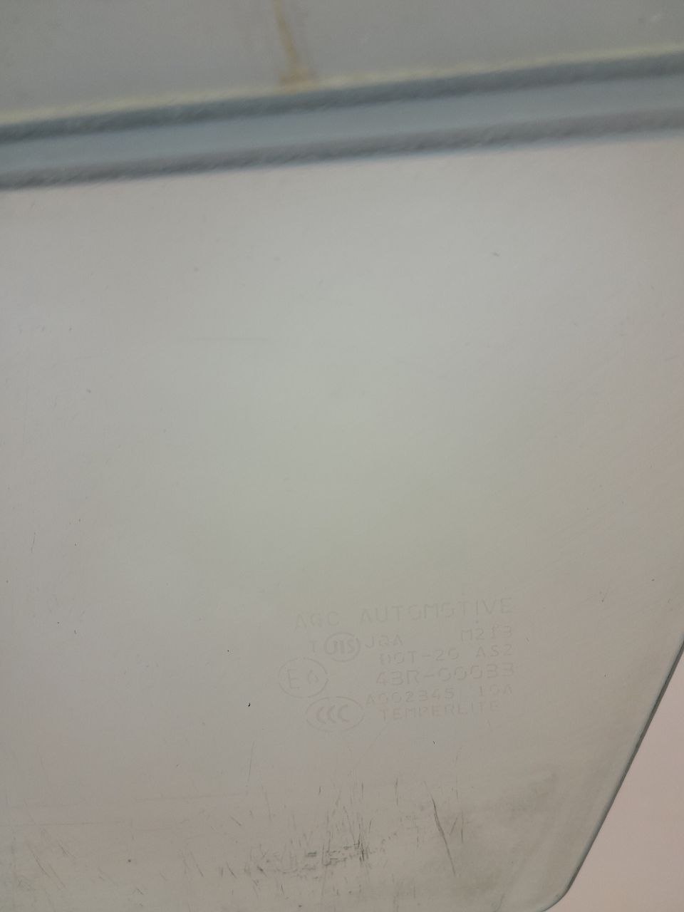 Стекло двери передней левой Suzuki Grand Vitara 2005-2015