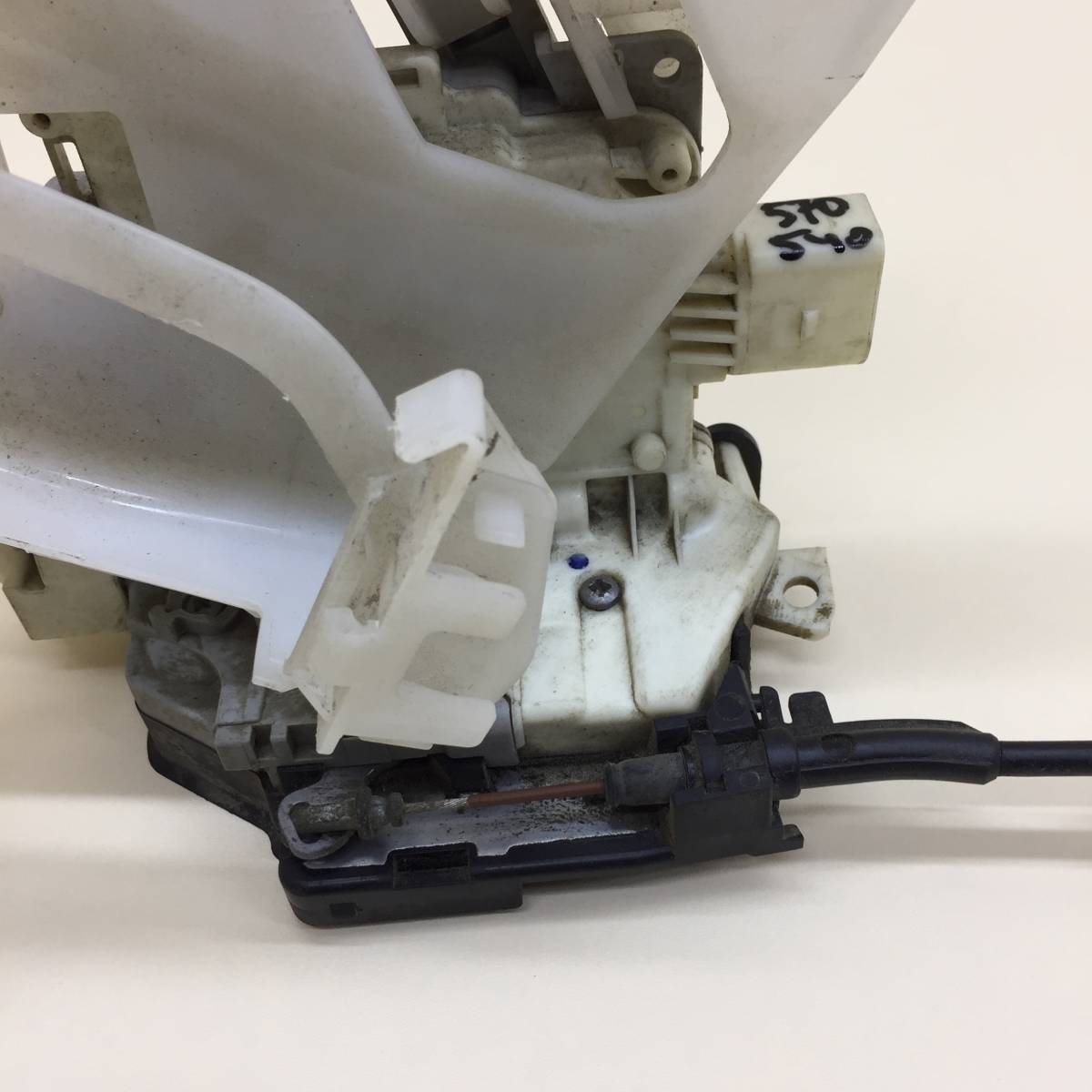 Замок двери задней правой Volkswagen Passat B7 2011-2015