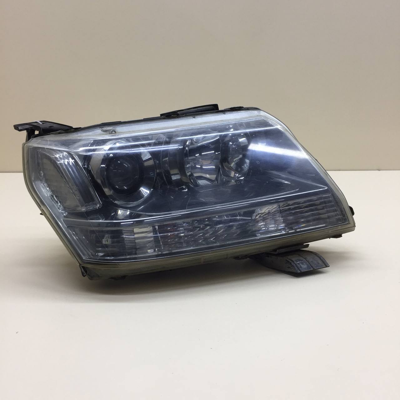 Фара правая Suzuki Grand Vitara 2005-2015