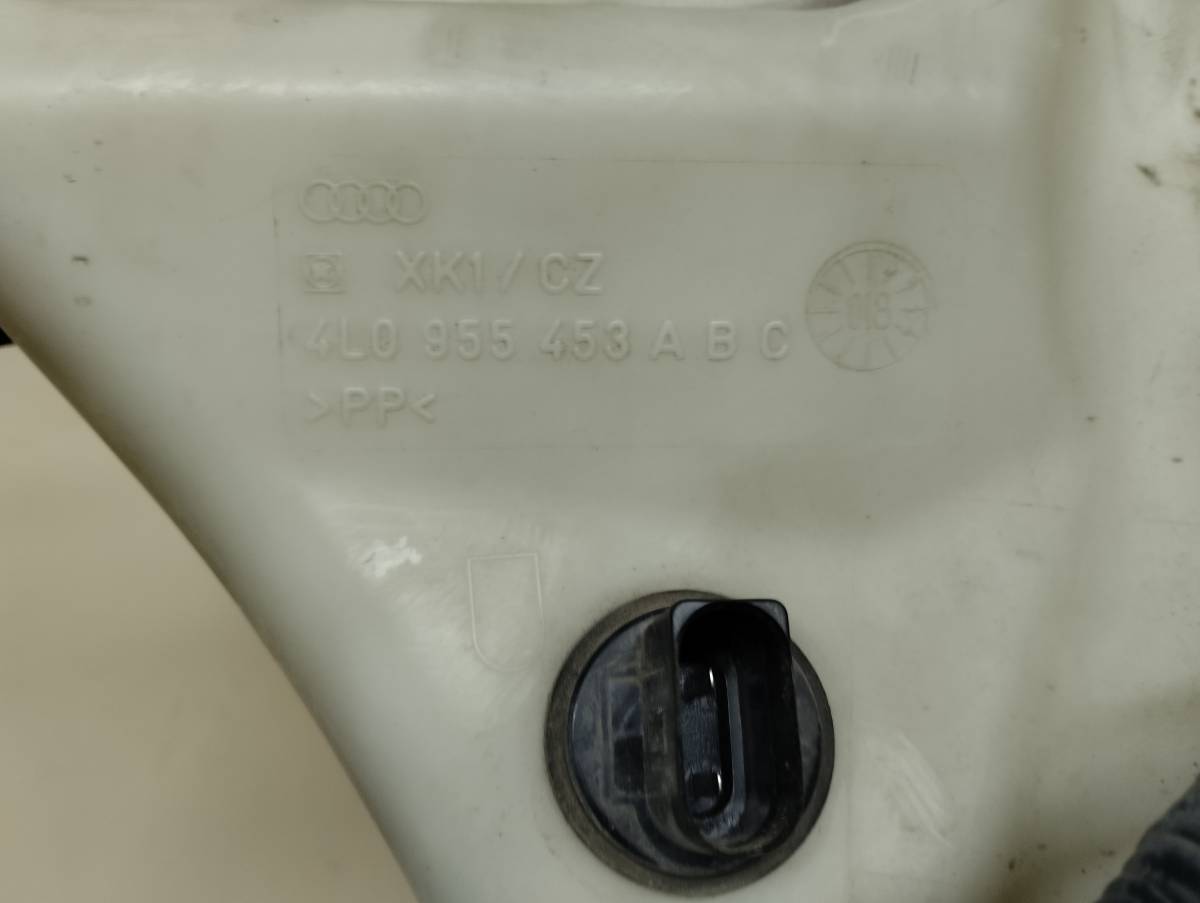 Бачок омывателя Audi Q7 (4L) 2005-2015