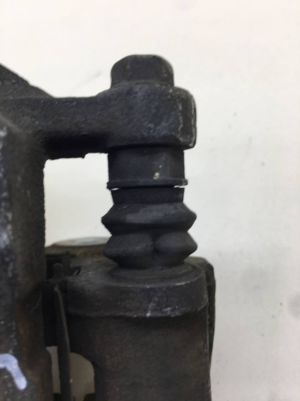 Суппорт передний левый Kia Cerato (TD) 2009-2013