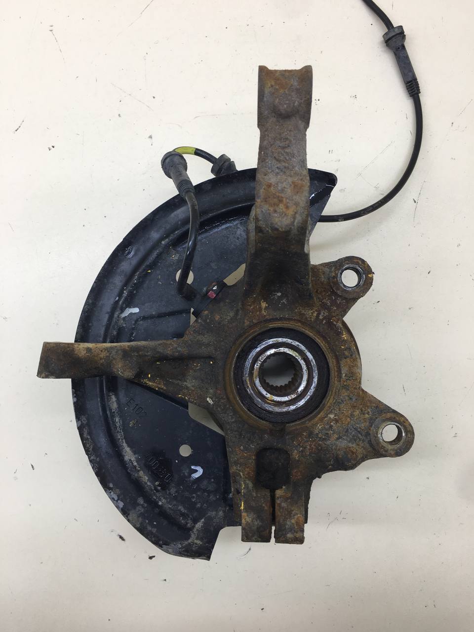 Кулак поворотный передний левый Renault Logan (2) 2014>