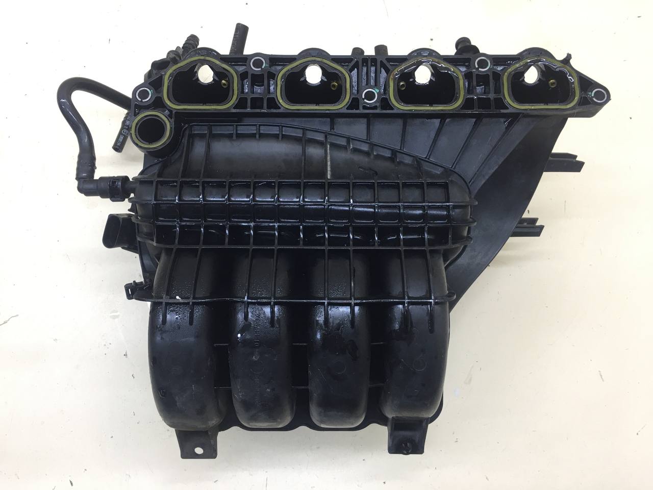 Коллектор впускной Volkswagen Polo (MK5) 2011-2020 Коллектор впускной Volkswagen Polo (MK5) 2011-2020