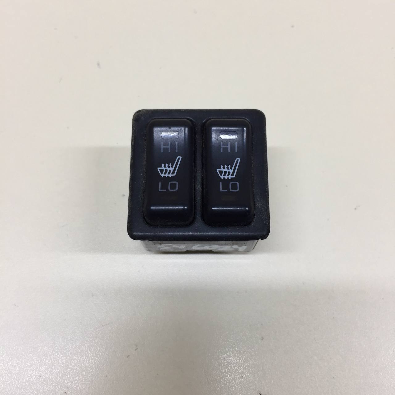 Кнопка обогрева сидений Mitsubishi Lancer X (CX, CY) 2007> Кнопка обогрева сидений Mitsubishi Lancer X (CX, CY) 2007>