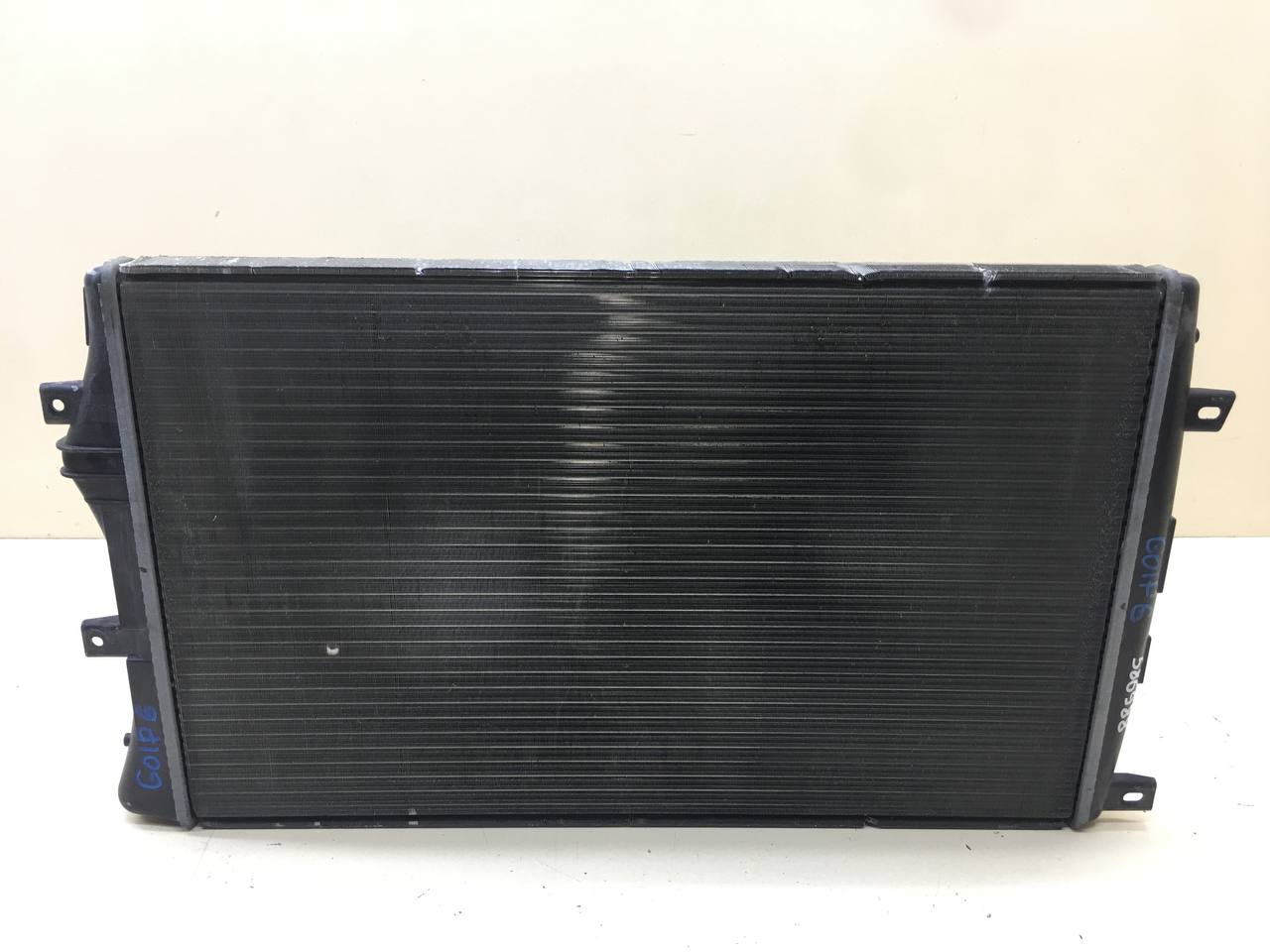 Радиатор охлаждения двигателя Volkswagen Golf 6 (5K) 2009-2013