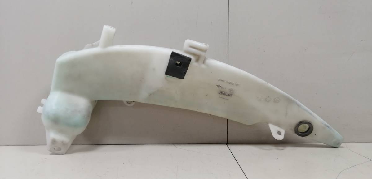 Бачок омывателя лобового стекла Ford Focus 1 1998-2004 Бачок омывателя лобового стекла Ford Focus 1 1998-2004