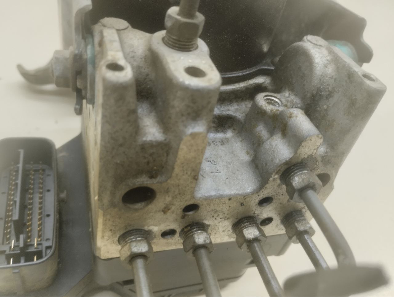 Блок ABS (насос) Toyota Rav 4 (A30) 2006-2013