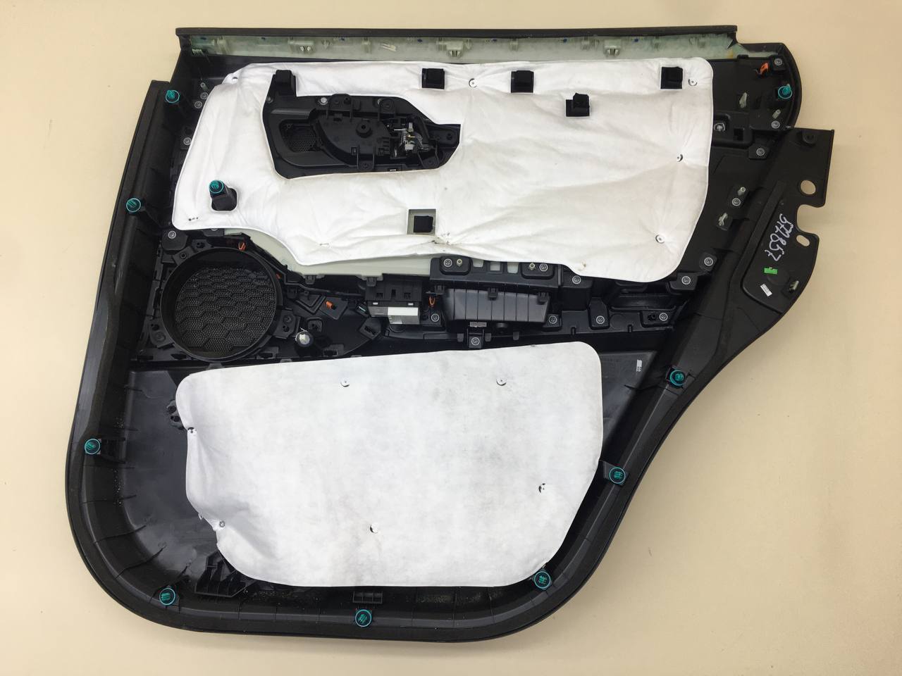 Обшивка двери задней левой Changan UNI-K 2020>