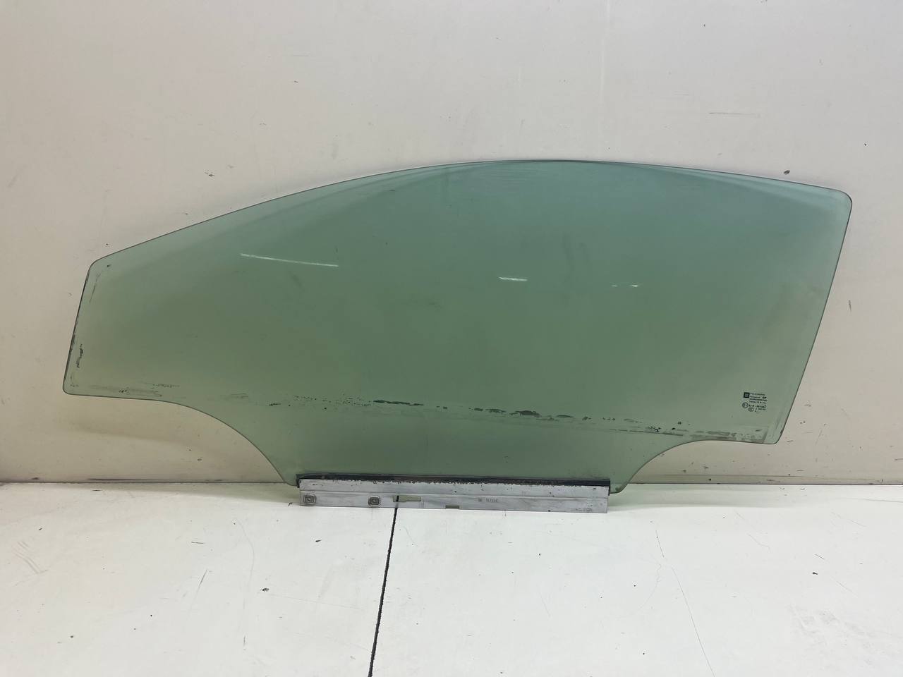 Стекло двери передней левой Opel Astra H / Family 2004-2015 Стекло двери передней левой Opel Astra H / Family 2004-2015