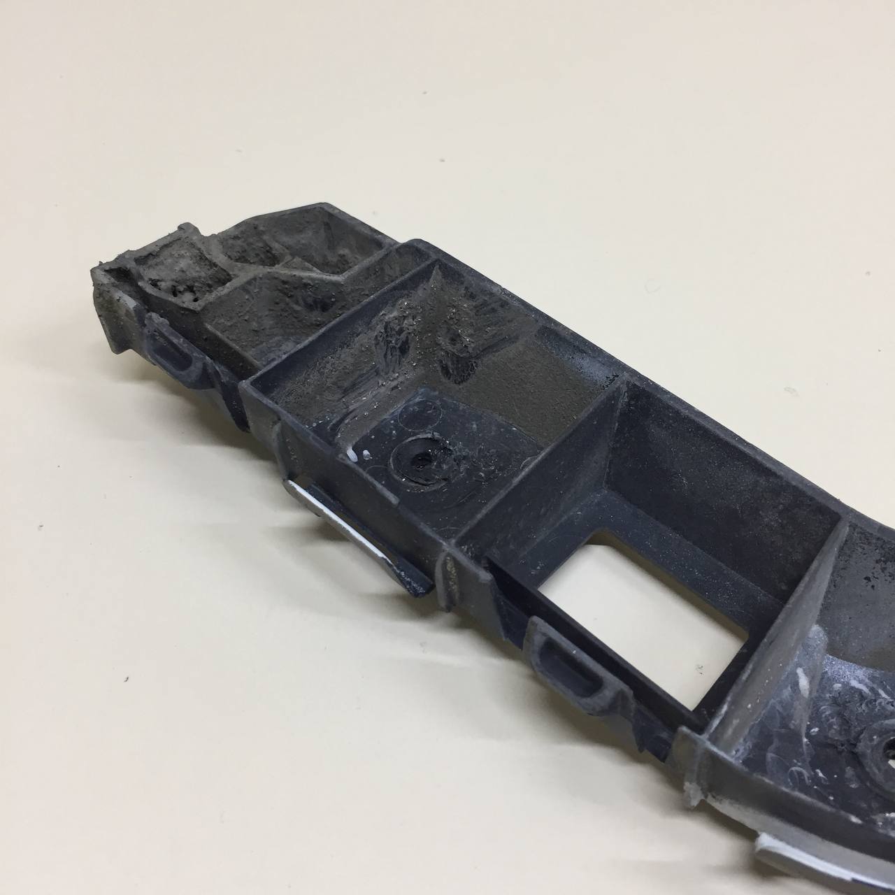 Направляющая заднего бампера правая Chevrolet Cobalt (T250) 2011-2015