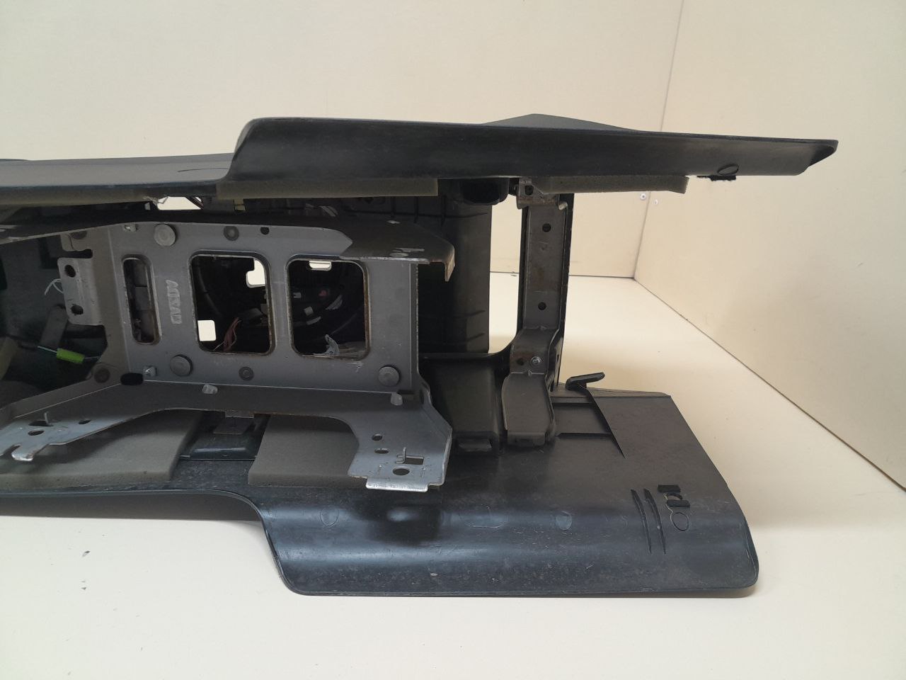 Консоль центральная Mazda CX-7 (ER) 2006-2012 Консоль центральная Mazda CX-7 (ER) 2006-2012