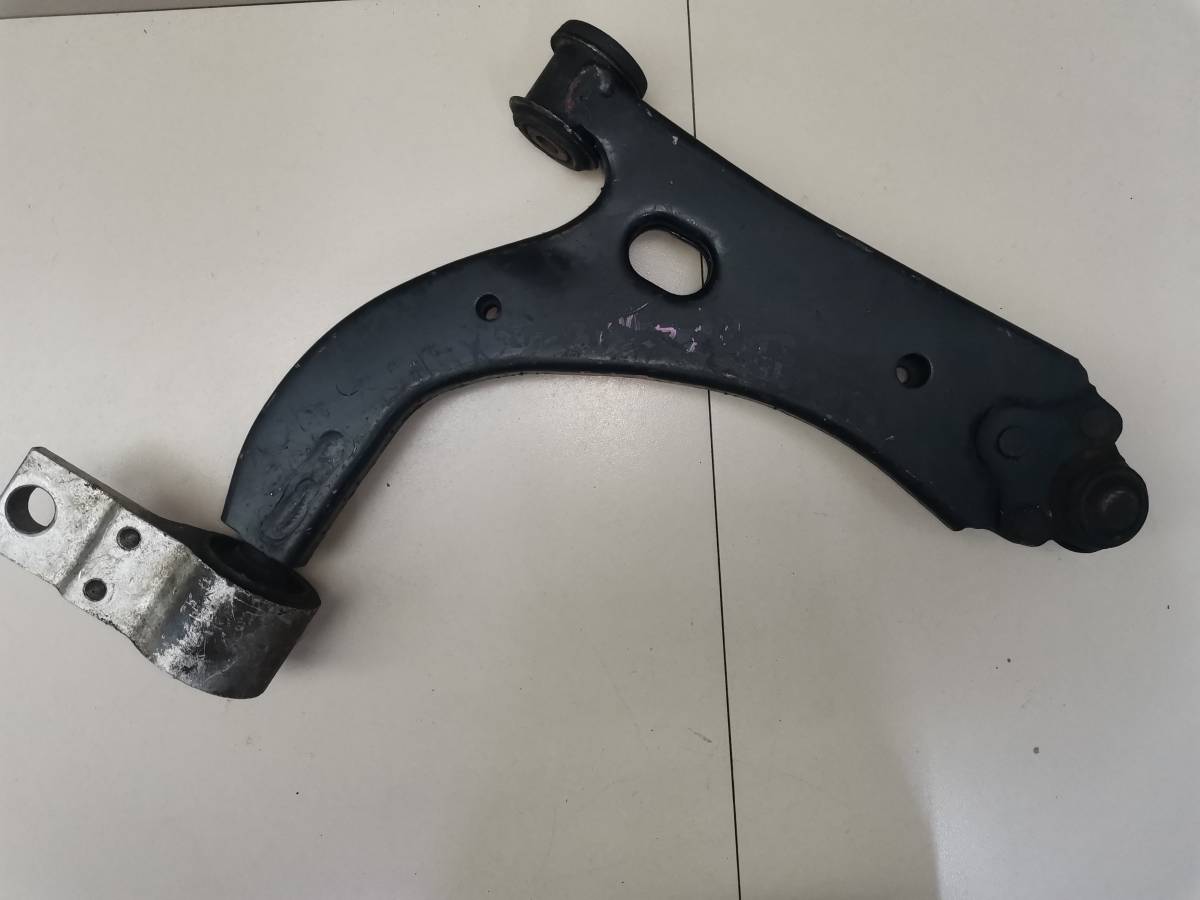 Рычаг передний левый Mazda Demio (DY) 2002-2007