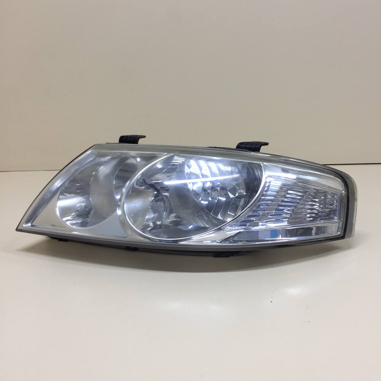Фара левая Nissan Almera Classic (B10) 2006-2013 Фара левая Nissan Almera Classic (B10) 2006-2013