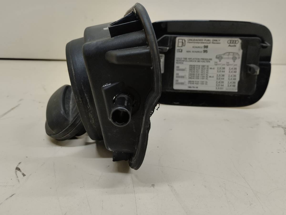 Лючок бензобака Audi Q7 (4L) 2005-2015 Лючок бензобака Audi Q7 (4L) 2005-2015