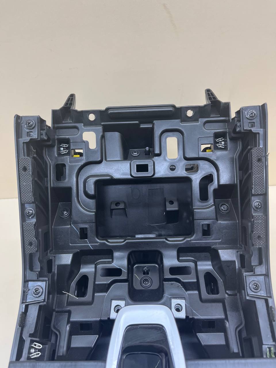 Консоль центральная Chery Tiggo 4 Pro 2021>