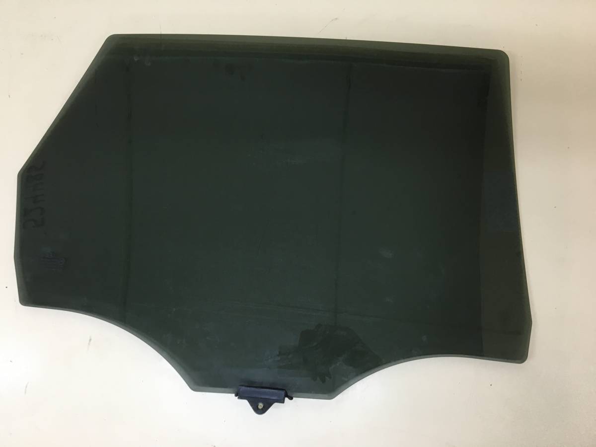 Стекло двери задней левой Hyundai ix55 2007-2013