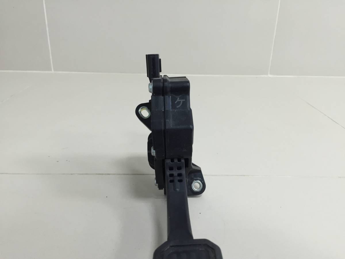 Педаль газа Toyota Corolla E150 2006-2013