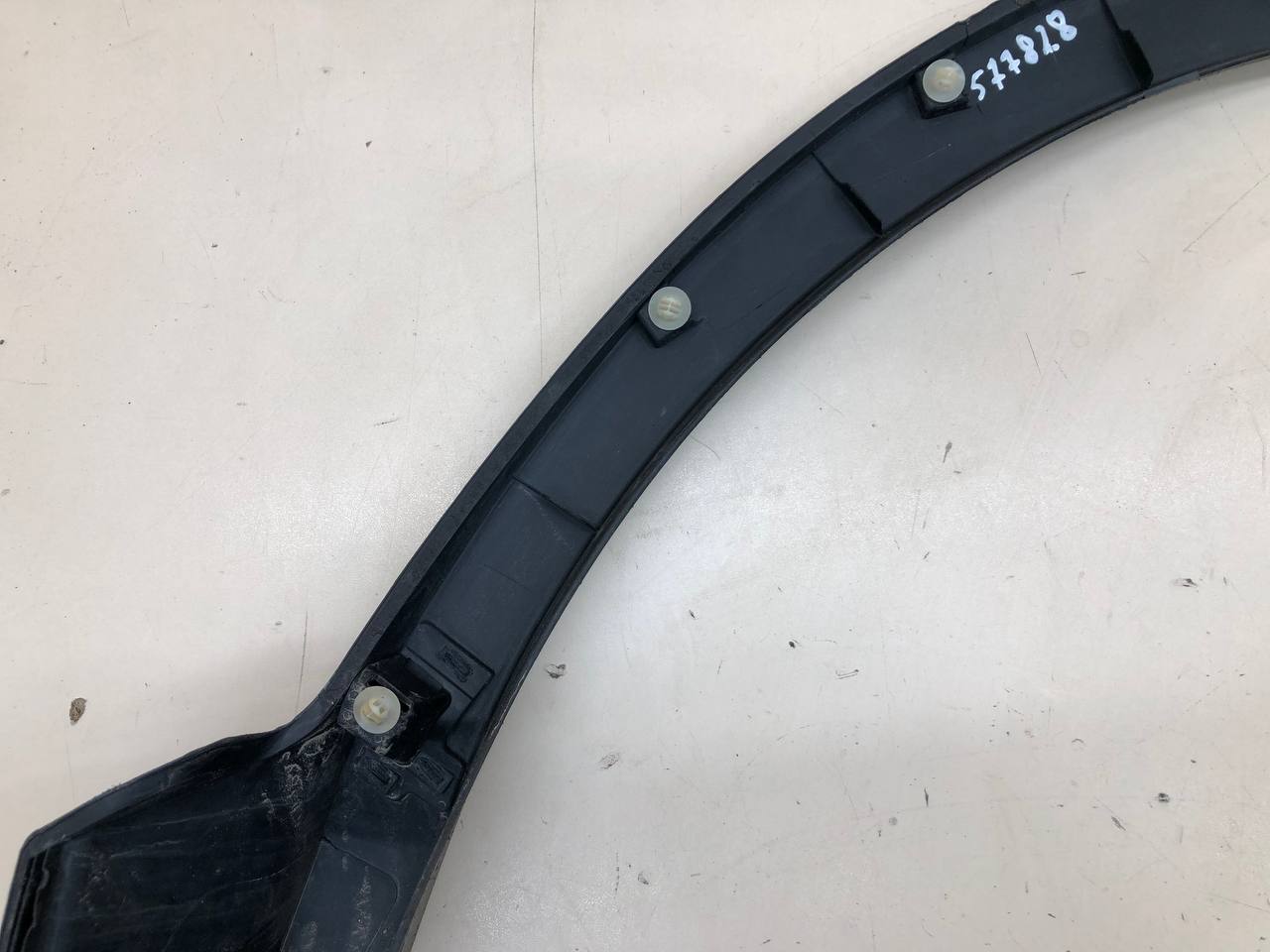 Накладка заднего крыла правого Toyota Rav 4 (XA40) 2013-2019