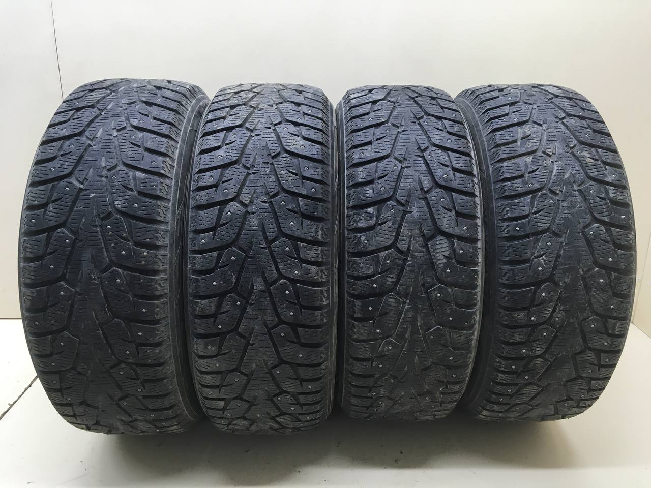 Шины к-кт R18 Зимние шипованные Yokohama Ice Guard