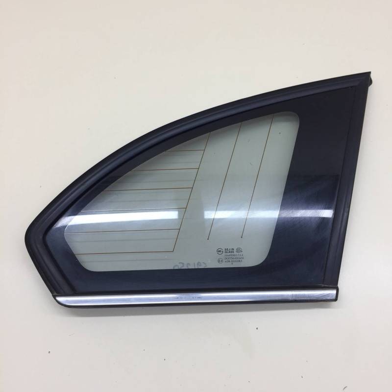 Стекло кузовное глухое правое Chevrolet Captiva (C100) 2006-2011