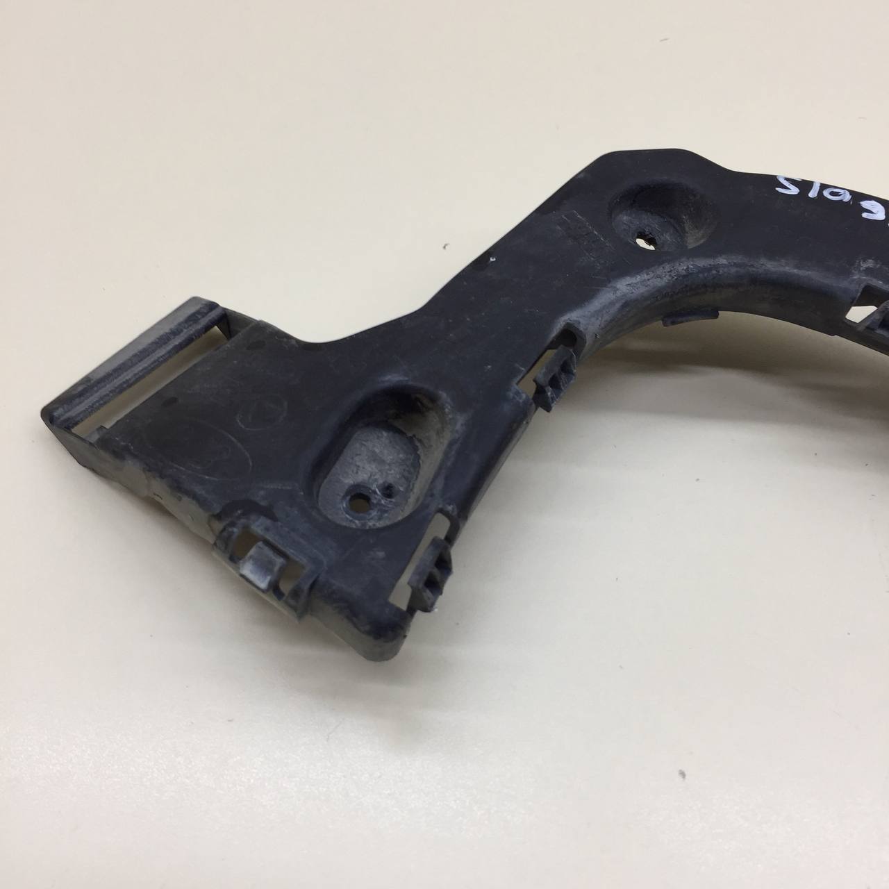 Кронштейн заднего бампера левый Ford Focus 3 2011>