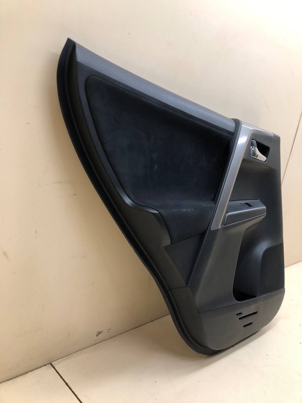 Обшивка двери задней левой Toyota Rav 4 (XA40) 2013-2019