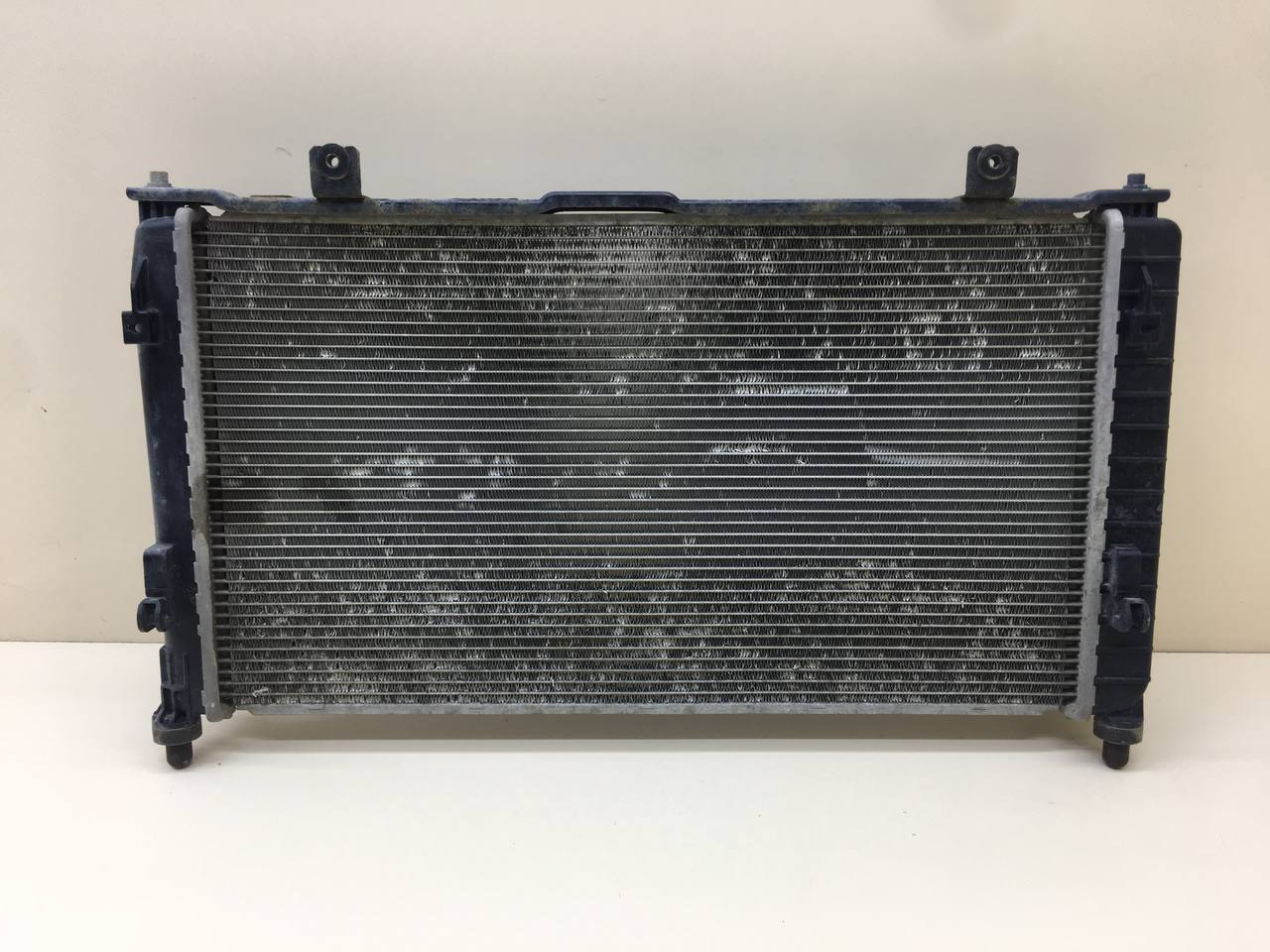 Радиатор охлаждения двигателя Lada Granta 2011>