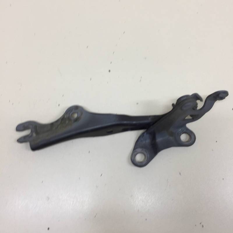 Петля капота левая Mazda Mazda 6 (GG) 2002-2007 Петля капота левая Mazda Mazda 6 (GG) 2002-2007