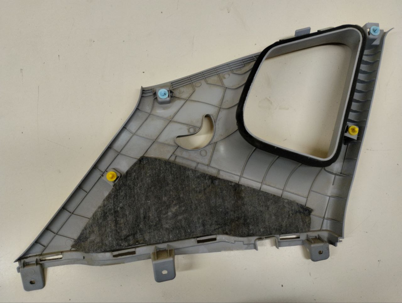 Обшивка стойки Kia Venga (YN) 2010-2017