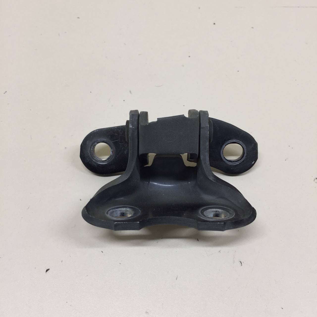 Петля двери передней правой нижняя Toyota Land Cruiser Prado (J150) 2009-2022 Петля двери передней правой нижняя Toyota Land Cruiser Prado (J150) 2009-2022