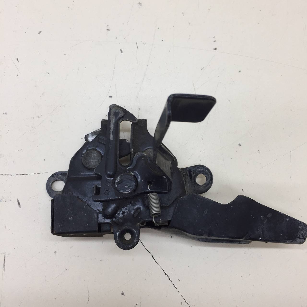 Замок капота Toyota Corolla E180 2013-2019