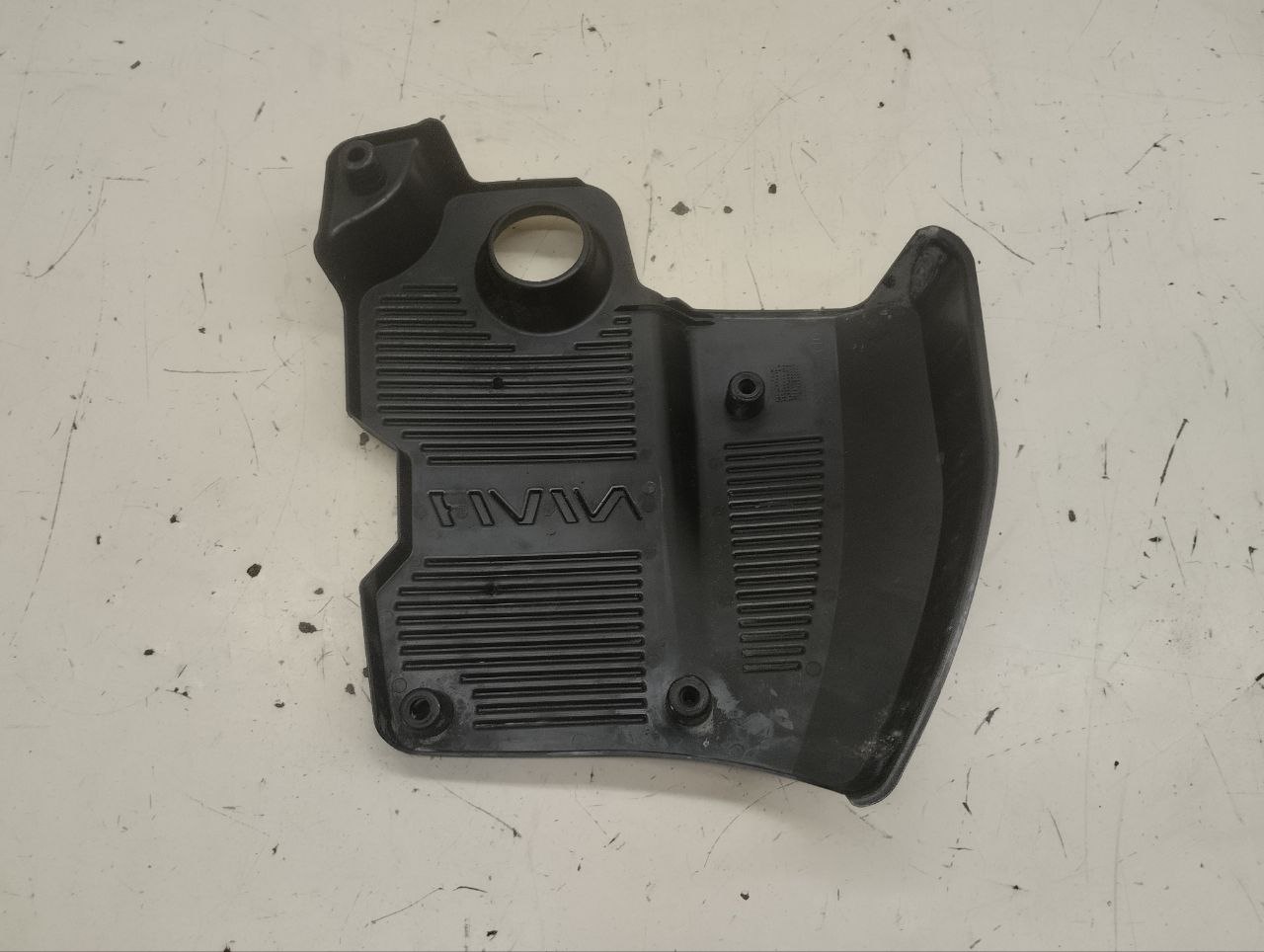 Крышка двигателя декоративная Chevrolet Niva 2009-2020 Крышка двигателя декоративная Chevrolet Niva 2009-2020