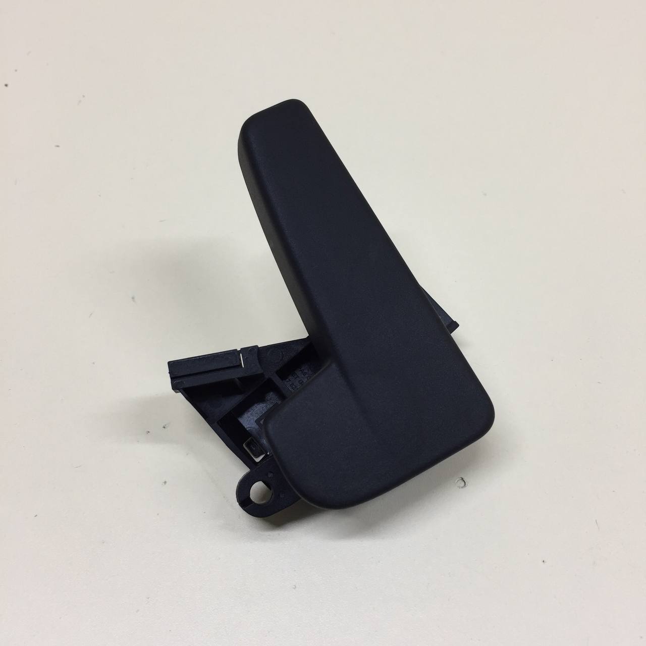 Ручка открывания капота Volkswagen Polo (MK5) 2011-2020 Ручка открывания капота Volkswagen Polo (MK5) 2011-2020