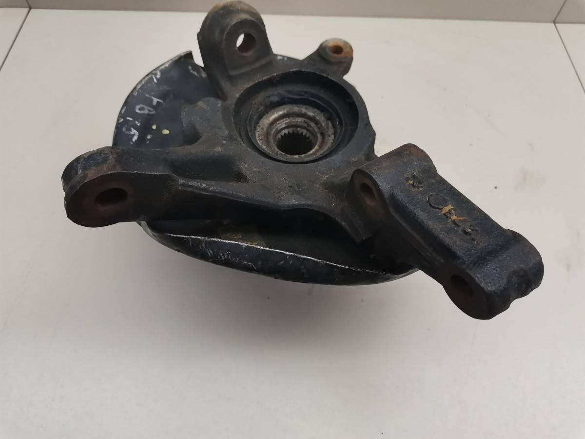 Кулак поворотный передний правый Nissan Sunny (B15) 1998-2004 Кулак поворотный передний правый Nissan Sunny (B15) 1998-2004