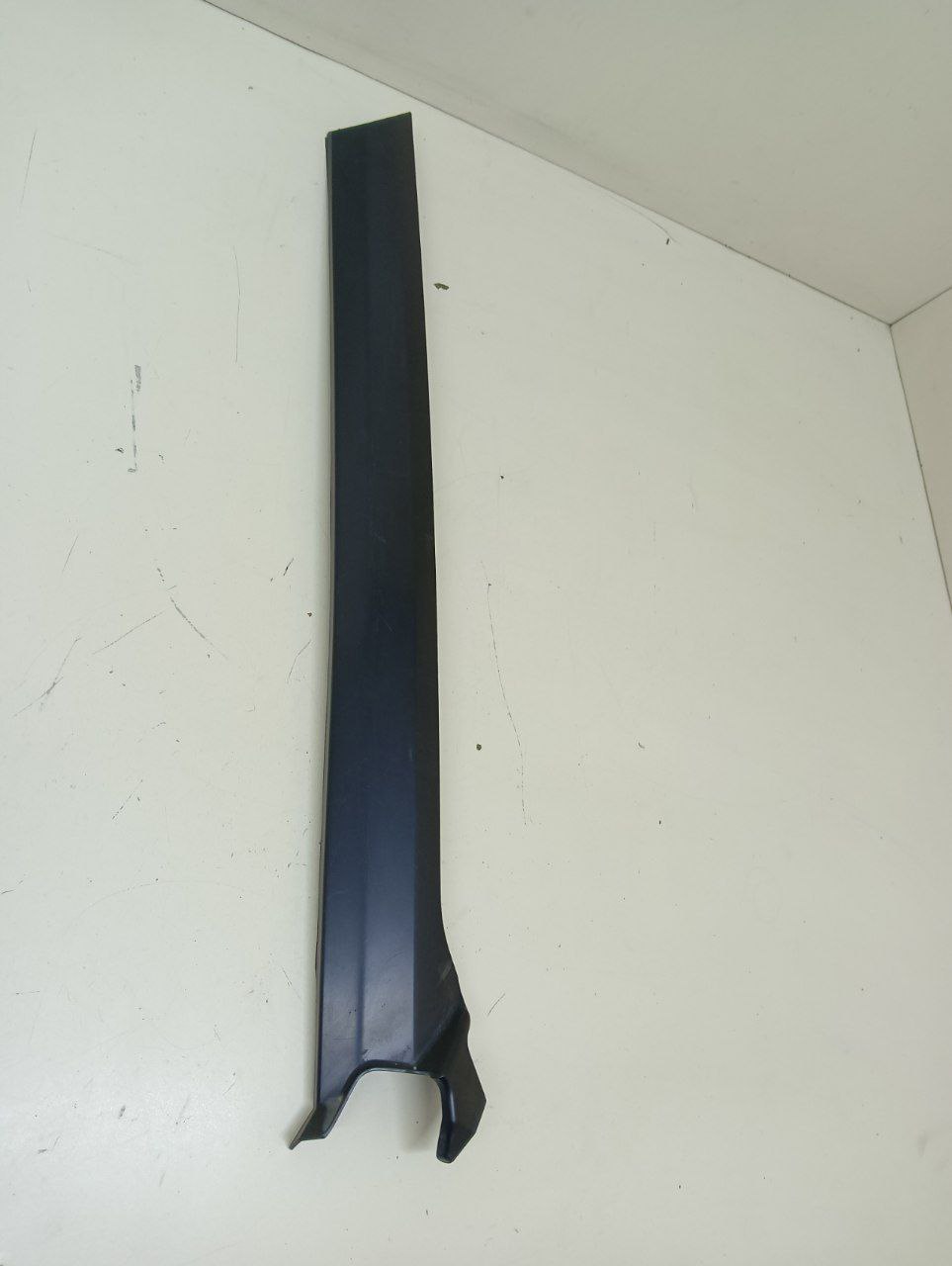 Накладка лобового стекла Land Rover Discovery 3 2004-2009